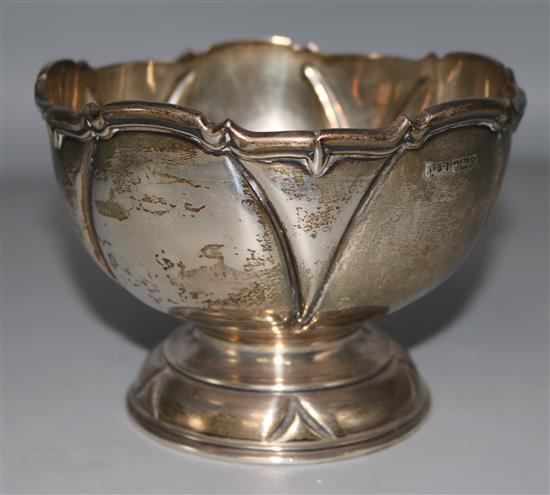 An Edwardian silver rose bowl, 9 oz.